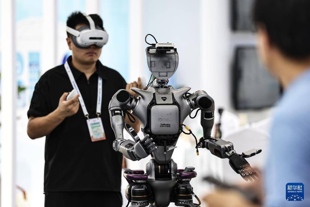 科技賦能產(chǎn)業(yè)，智慧生活新圖景徐徐展開 2025全球工業(yè)互聯(lián)網(wǎng)大會(huì)聚焦遠(yuǎn)程健康管理服務(wù)